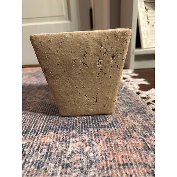 Unique planter has a beige concrete look - Picture 1 of 7